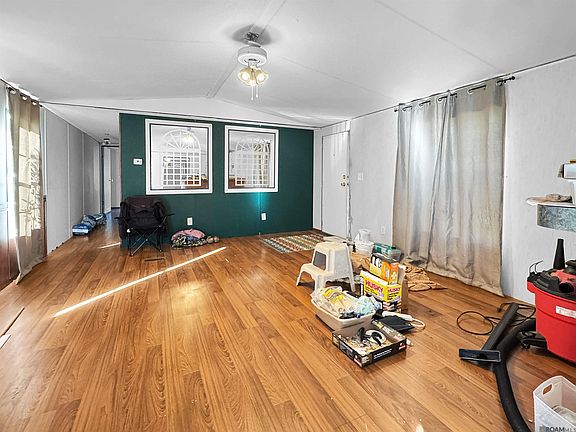 2nd image of 3010 N Vernon Dr