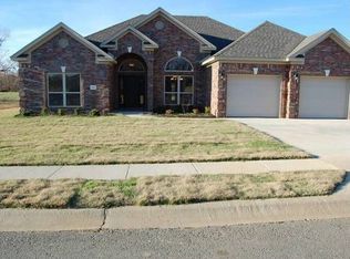 2910 Coldwater Dr, Benton, AR 72019