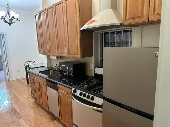 322 East 85th Street image 1 of 7