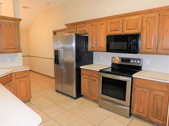4th image of 605 SW 156th Pl