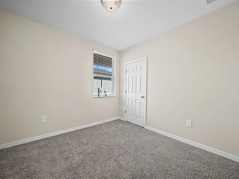 520 Kennedy Dr — Photo 13