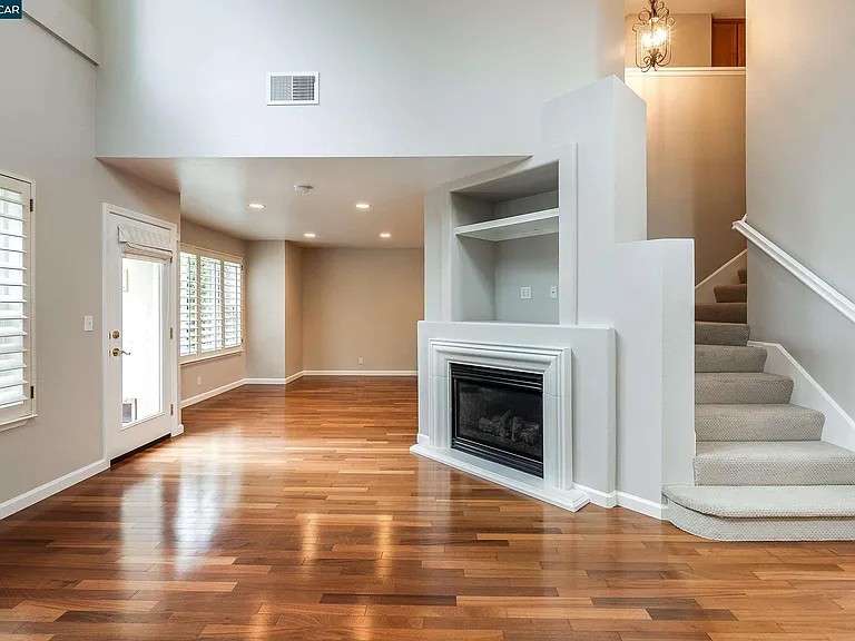435 Regal Lily Ln — Photo 6