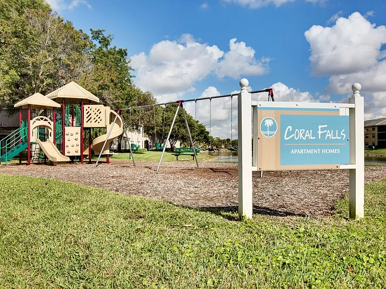 CORAL FALLS APARTMENTS — Photo 19