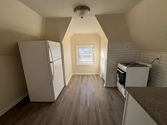 3rd image of 337 Warburton Ave Floor 3