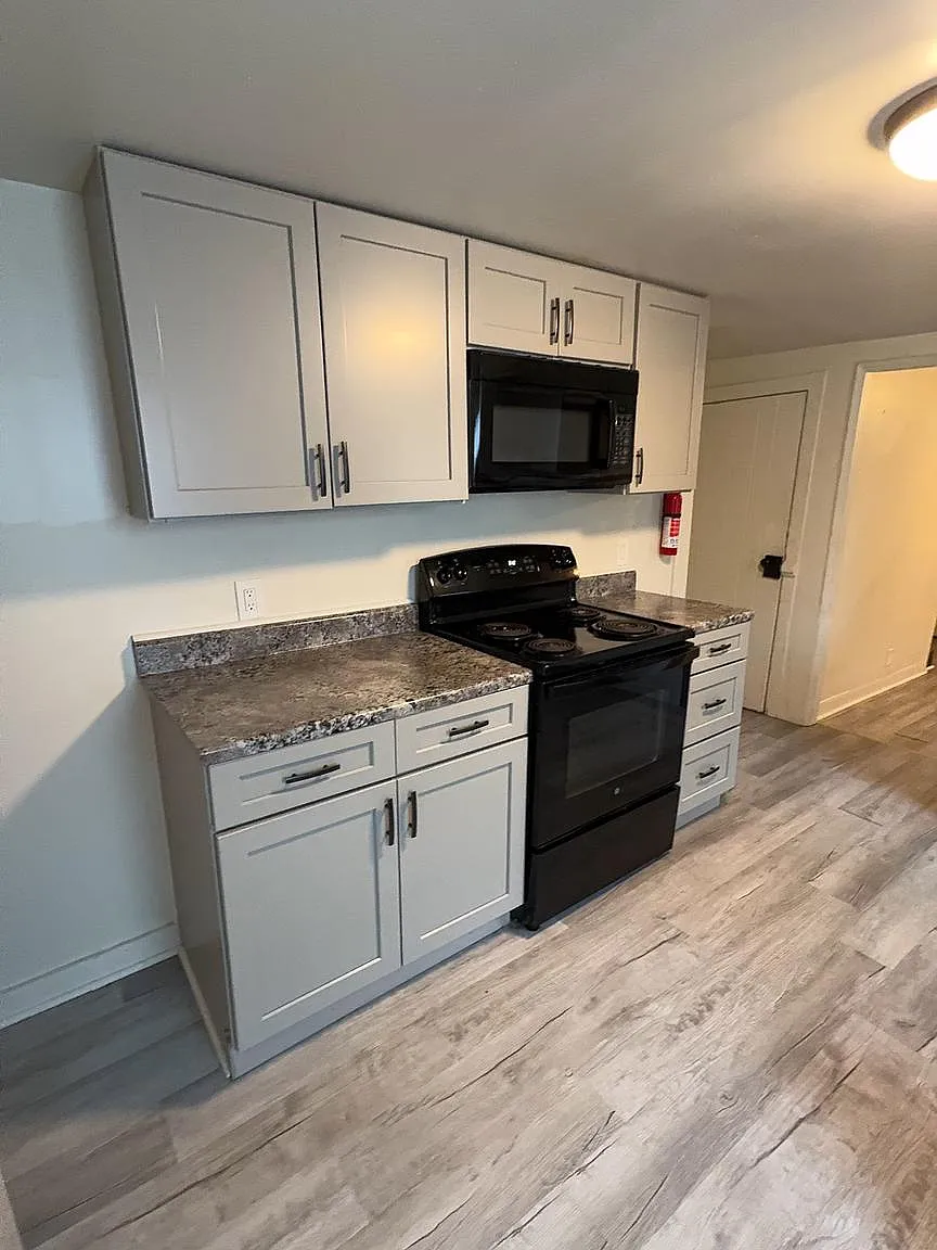 2 bed, 1.5 bath, 996 sqft, $1,295 — Photo 3