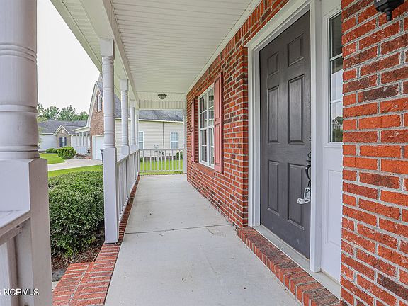 4th image of 215 Cypress Bay Dr