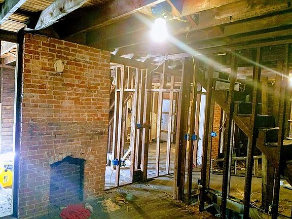 5th image of 86 Dana Ave