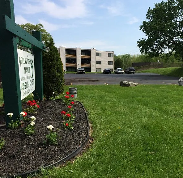 Greenwich Manor Apartments — Photo 4