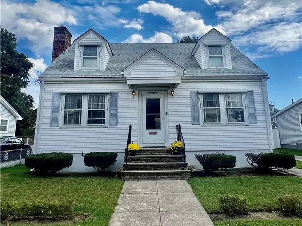 26 Gurney St, East Providence, RI 02914