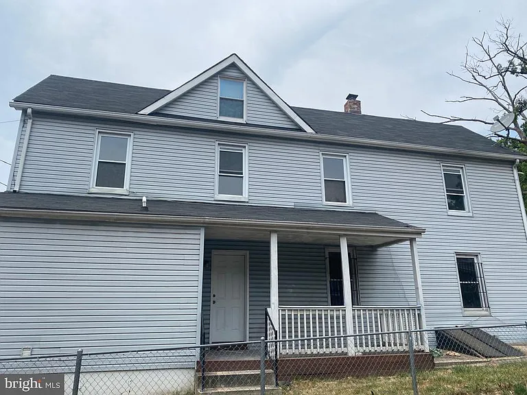 1633 Sexton St — Photo 1