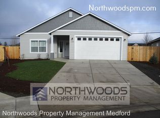 138 Greenview Dr, Eagle Point, OR 97524