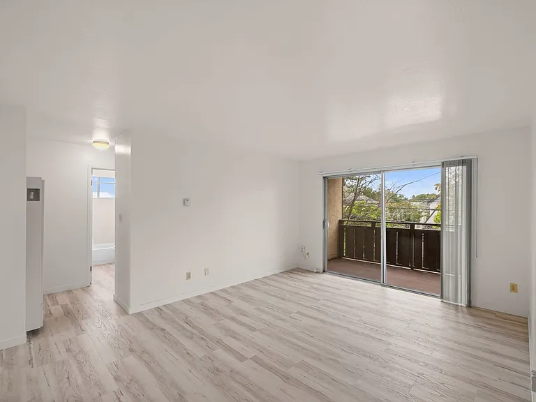 1920 Francisco LLC — Photo 17