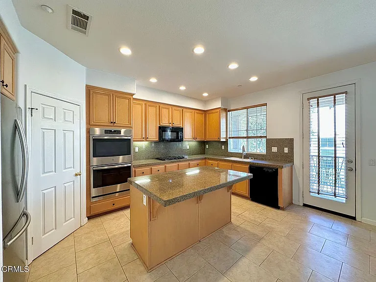 1202 Bayside Cir — Photo 17