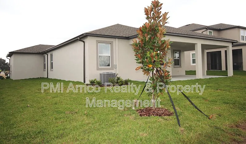 3 bed, 2.0 bath, 2095 sqft, $2,600 — Photo 3