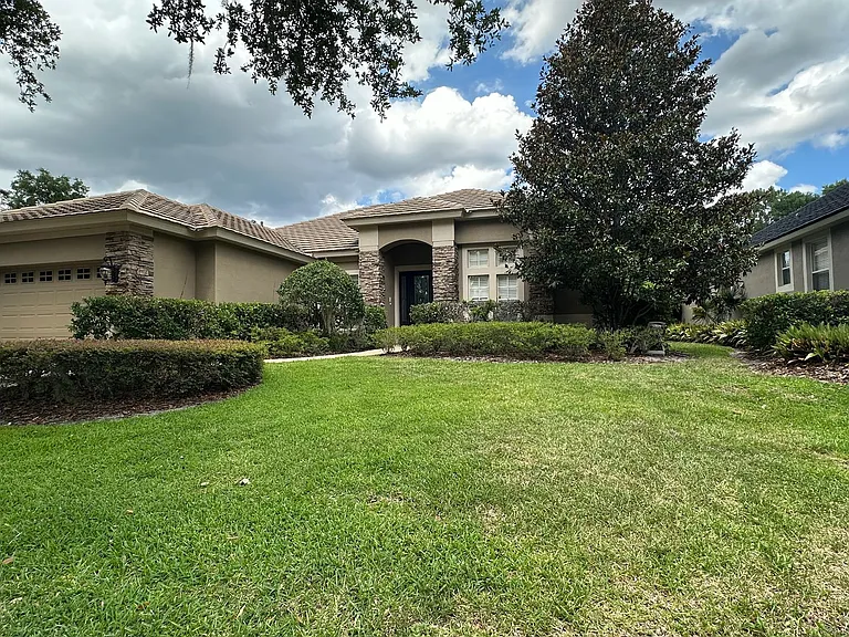 1185 Pallister Ln — Photo 2
