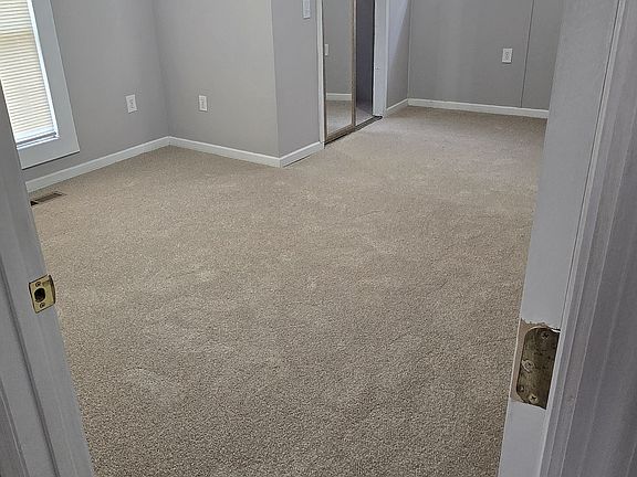 4th image of 140 Freeman Cir