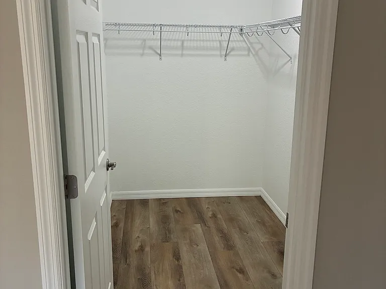 1631 W Hill Ln — Photo 9