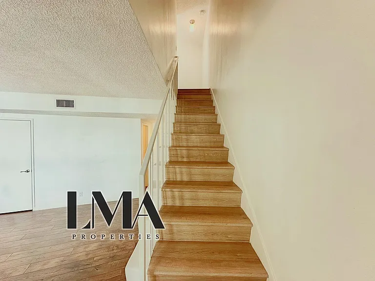 1830 N La Brea Ave #7A — Photo 22