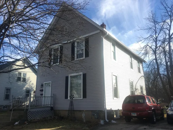 134 Grove St #2, Woodstock, IL 60098