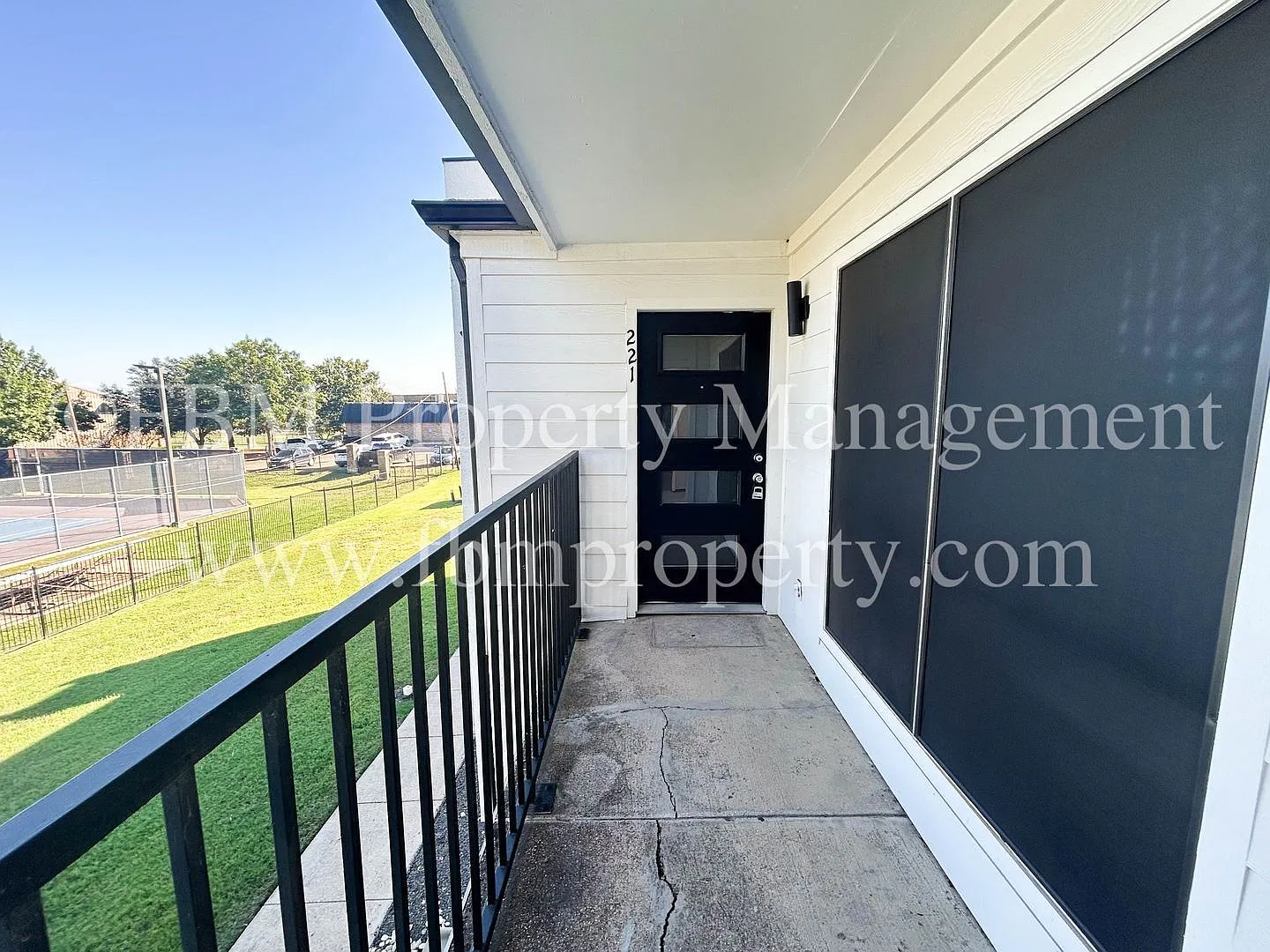 2 bed, 1.0 bath, 801 sqft, $1,125 — Photo 2