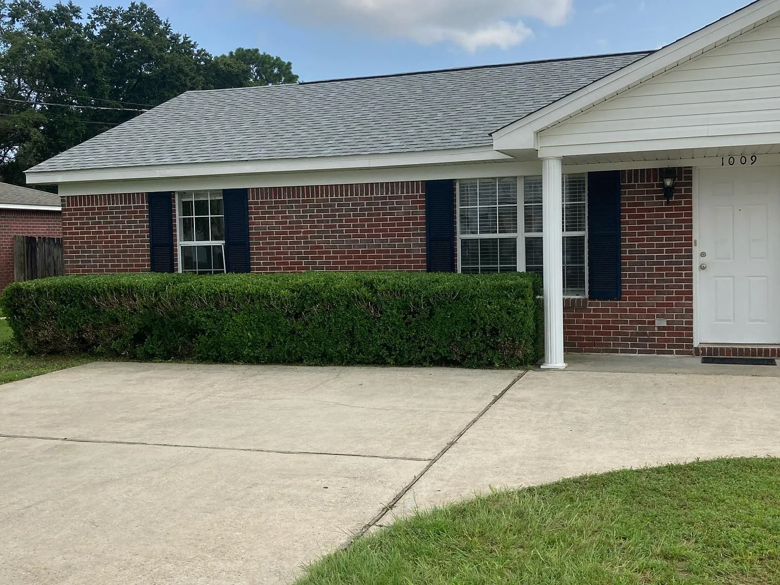 2 bed, 850 sqft, $1,200 — Photo 1