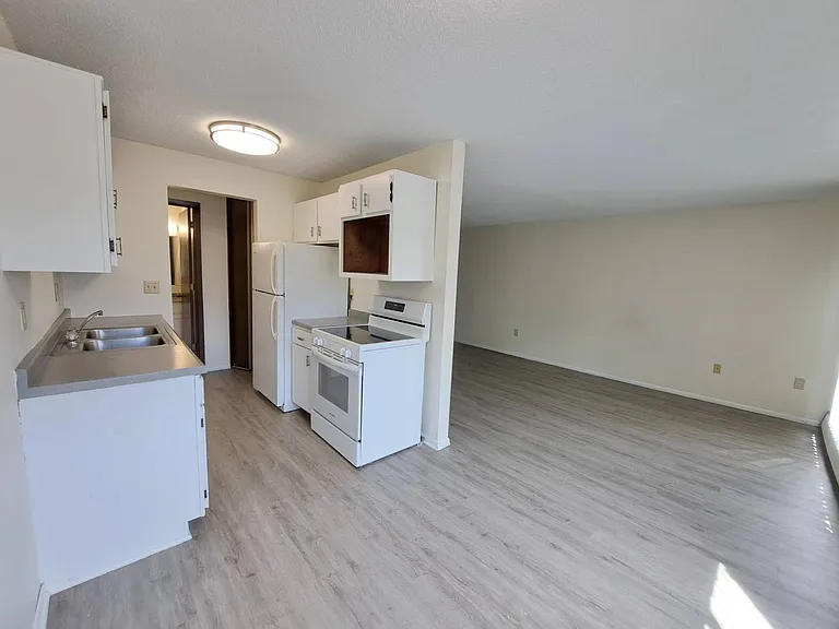 Van Dyke Apartments — Photo 47