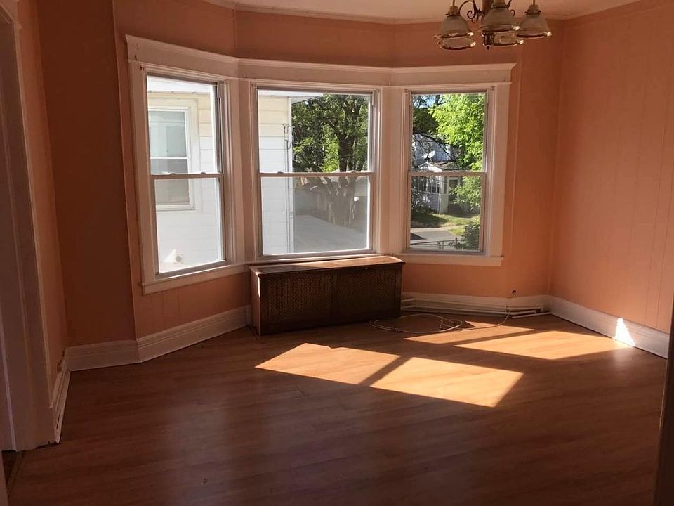 2nd image of 286 Manning Blvd