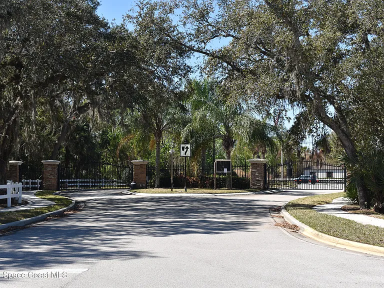 4063 Palladian Way — Photo 39