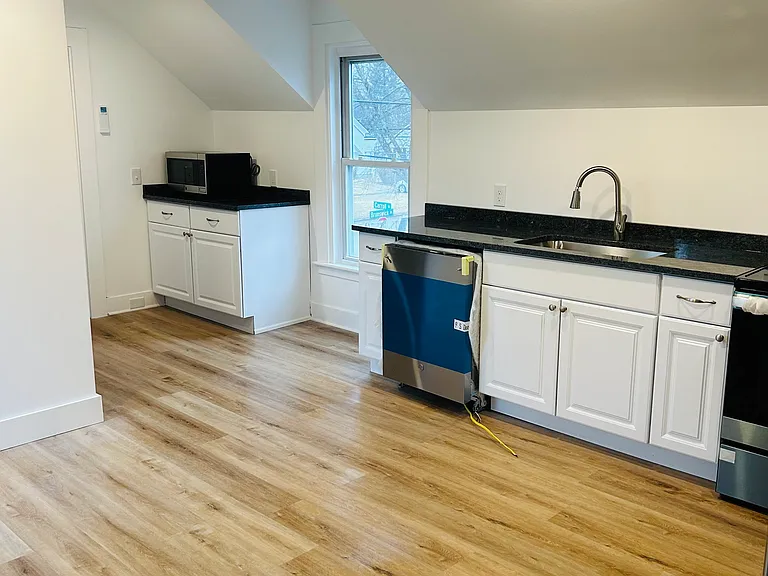 334 Brunswick St #B — Photo 5
