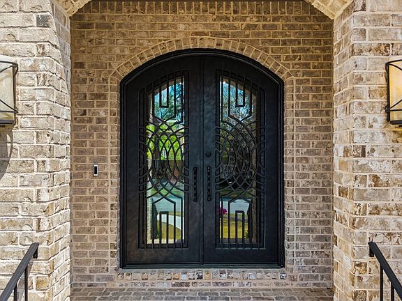 3rd image of 607 W Lake Cir