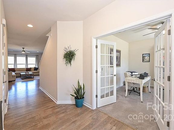 5th image of 1169 Wellington Ave #33