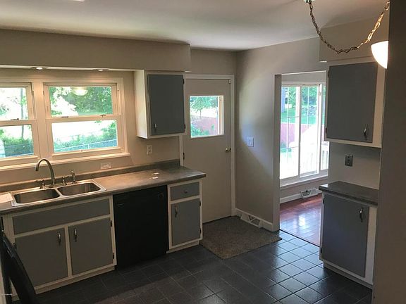4th image of 303 Arcadia Blvd