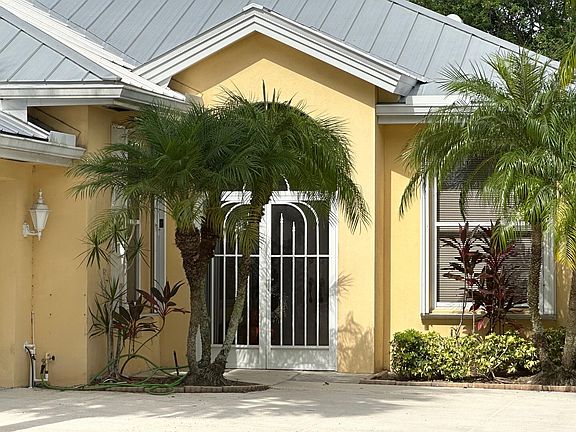 4th image of 2883 SW Brighton Way
