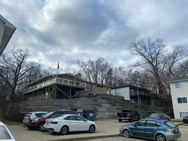1415 Sutherland Ave — Photo 3