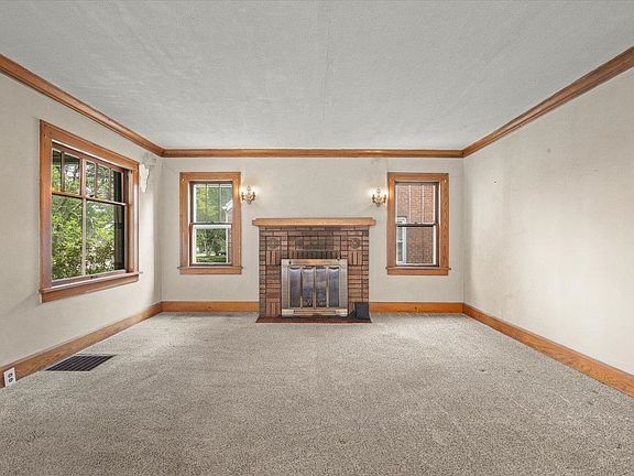 5th image of 3308 Louise St