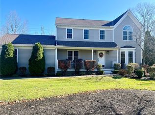 11915 Oakwood Ln, Chesterland, OH 44026