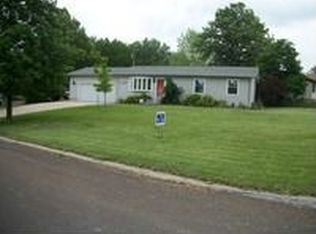 901 N 2nd St, Hiawatha, KS 66434