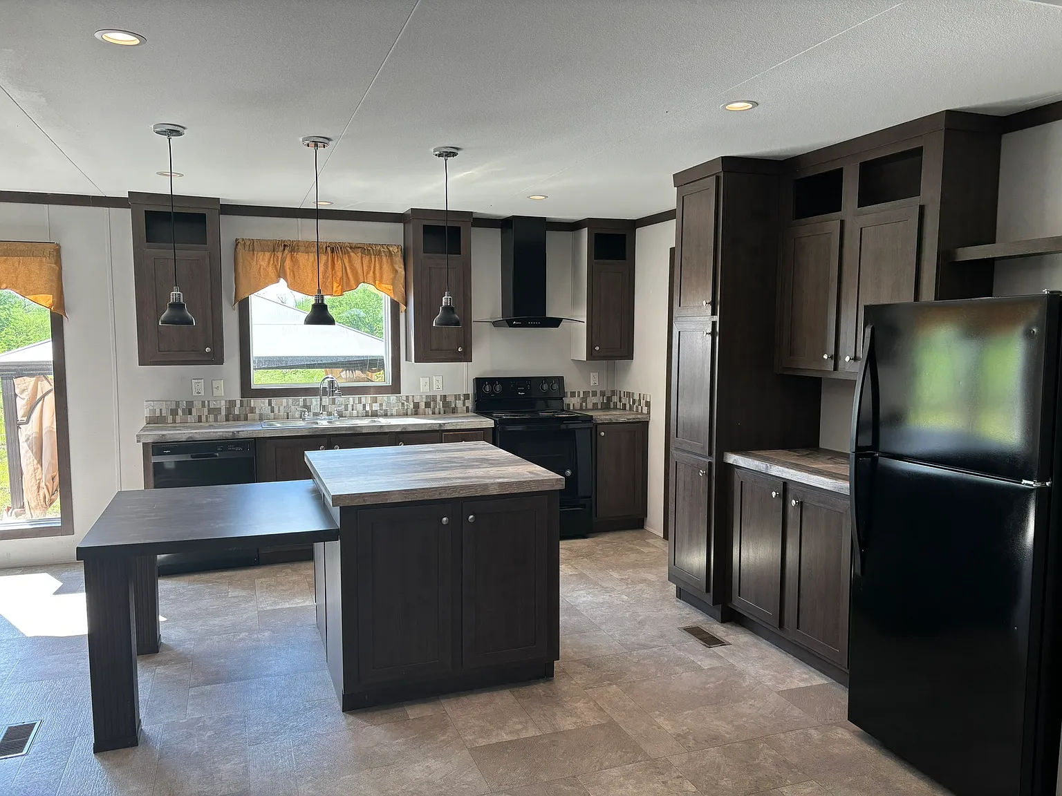 4 bed, 1792 sqft, $2,400 — Photo 4