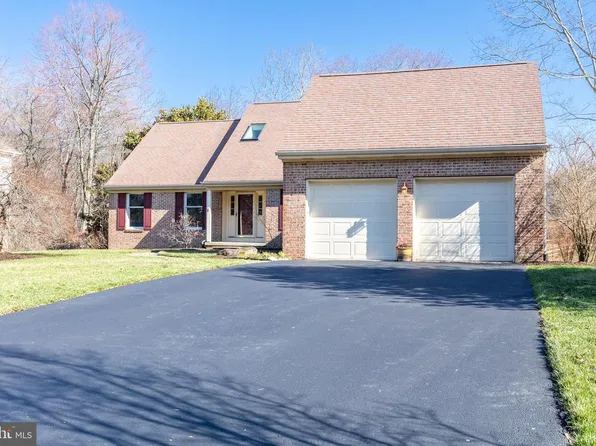 4 Running Brook Ln, Newark, DE 19711