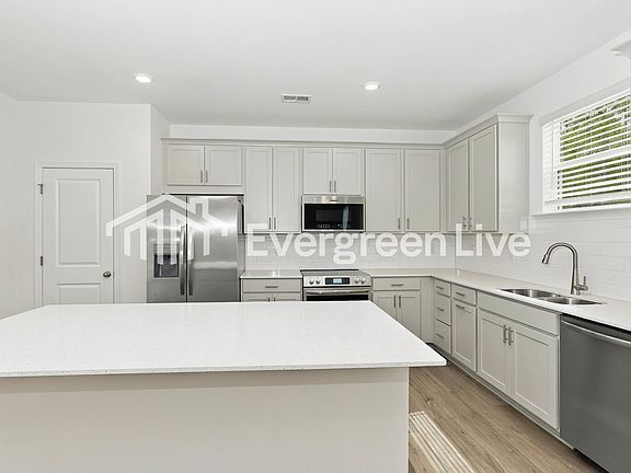 3rd image of 445 Panther Creek Ln
