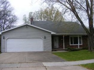 606 Hedgewood Ln, Kimberly, WI 54136