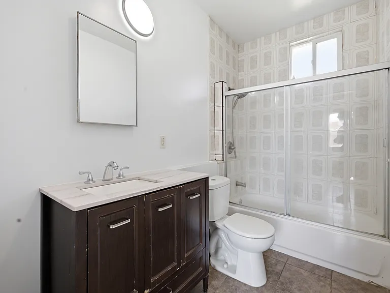 1220 W 45th St #1/2 — Photo 10