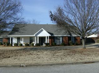 53 Spencer Way, Deatsville, AL 36022