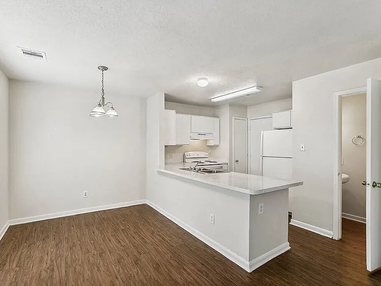 Sterling Green Village & Sheldon Ranch Apartments — Photo 19