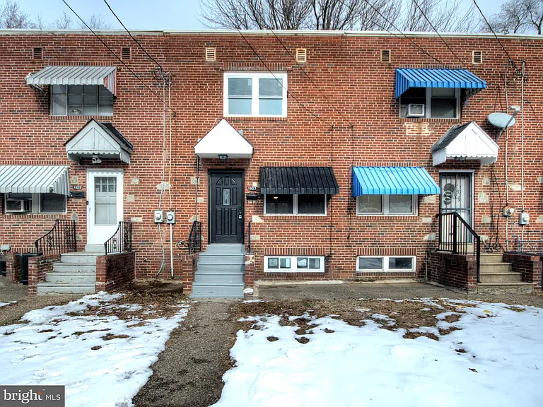 1327 Jackson St — Photo 1