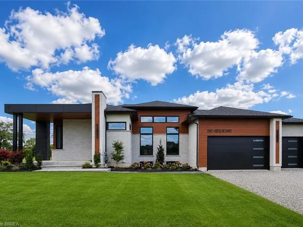 2 Hudson Dr, Brantford, ON N3T 0V6