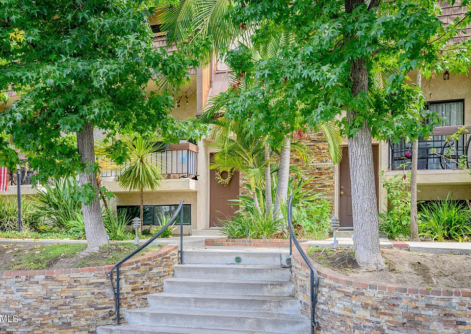 320 McHenry Rd #27
