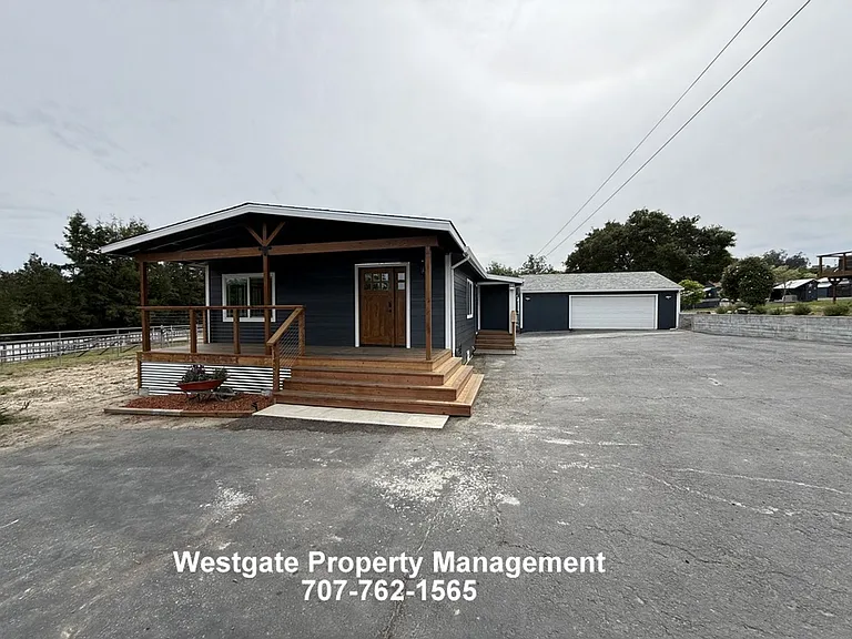 965 Eastman Ln — Photo 1
