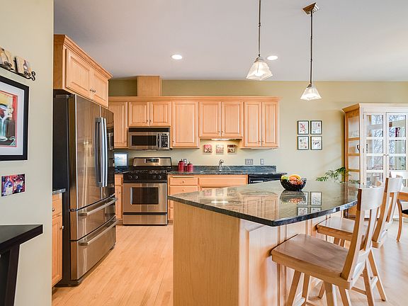 2nd image of 1072 Juliet Ave