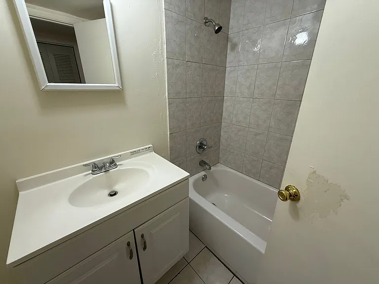 2811 SW Archer Rd #M111 — Photo 3